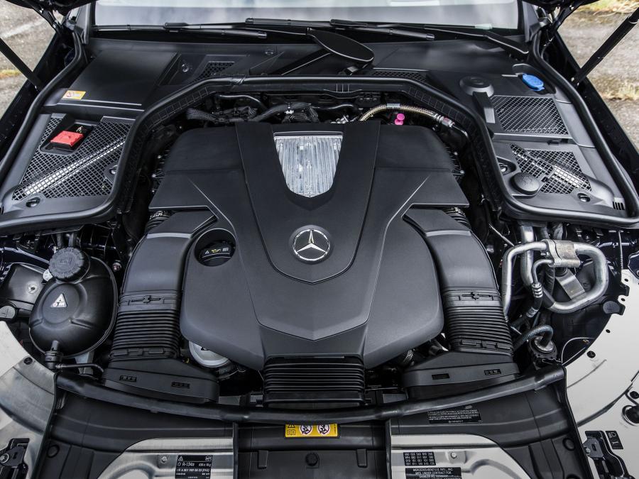  Mercedes-Benz C400 4Matic AMG Line 2015 года  (US) (фото 6 из 18)